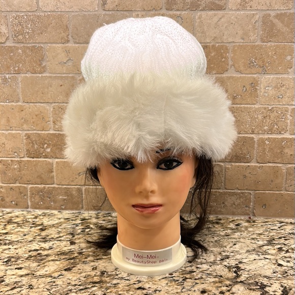 Accessories - 🎄Women’s Faux fur hat, winter beanie,hand knit beanie,holidayhat, Christmas hat